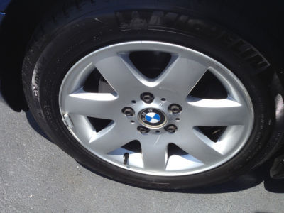 2003 BMW 325  i