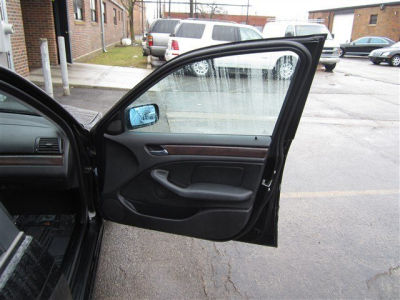 2002 BMW 325 i