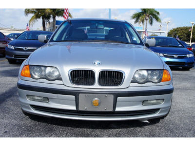 2001 BMW 325  i