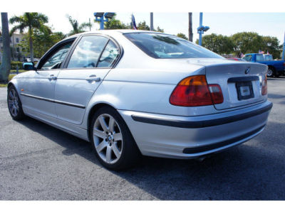 2001 BMW 325  i
