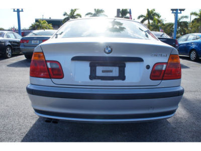 2001 BMW 325  i