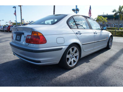 2001 BMW 325  i