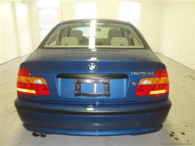 2002 BMW 325  xi