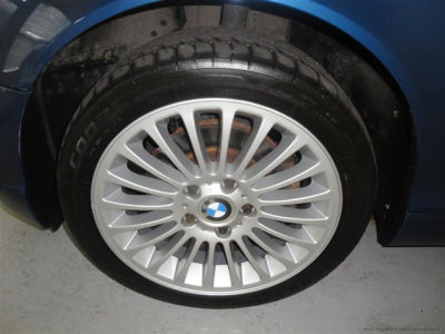 2002 BMW 325  xi
