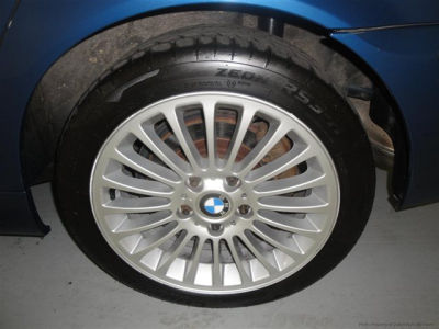 2002 BMW 325  xi