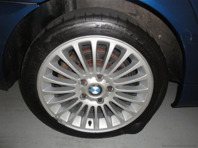 2002 BMW 325  xi