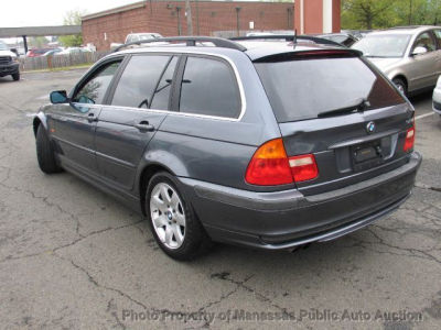 2001 BMW 325  i