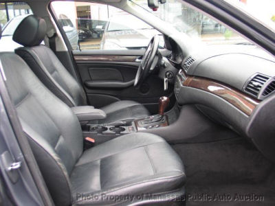 2001 BMW 325  i