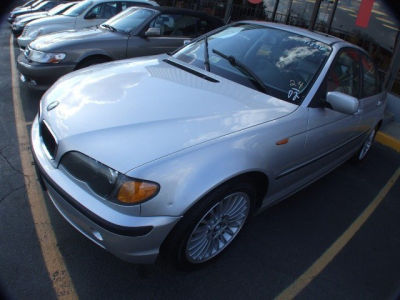 2002 BMW 325  xi