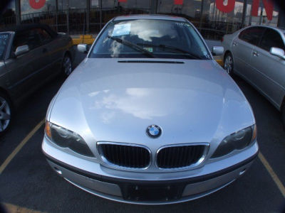 2002 BMW 325  xi
