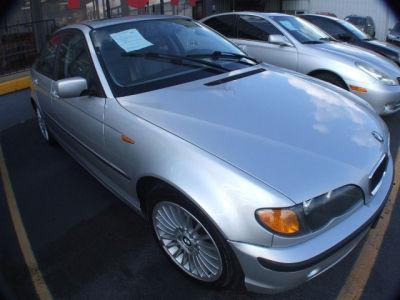 2002 BMW 325  xi