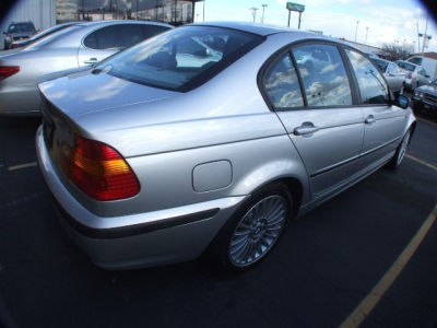 2002 BMW 325  xi