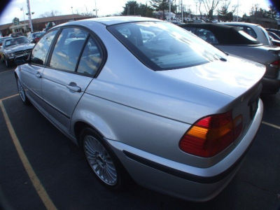 2002 BMW 325  xi