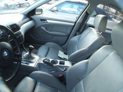 2002 BMW 325  xi