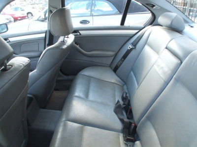 2002 BMW 325  xi