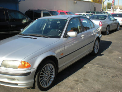 2001 BMW 325  i