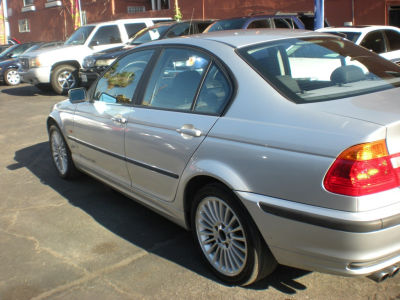 2001 BMW 325  i
