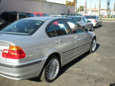 2001 BMW 325  i