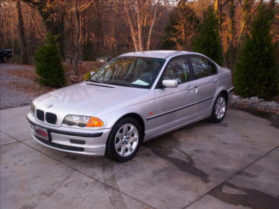 2001 BMW 325  i