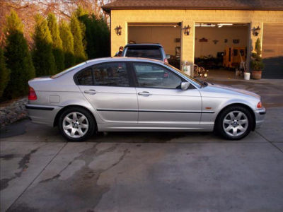 2001 BMW 325  i