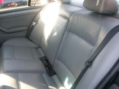 2001 BMW 325 i
