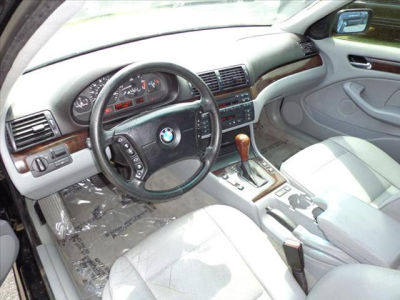 2001 BMW 325  i