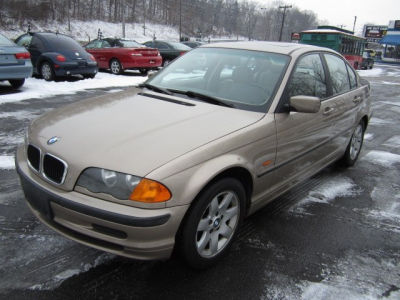 2001 BMW 325  i