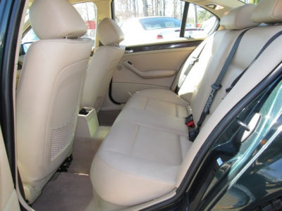 2003 BMW 325  i
