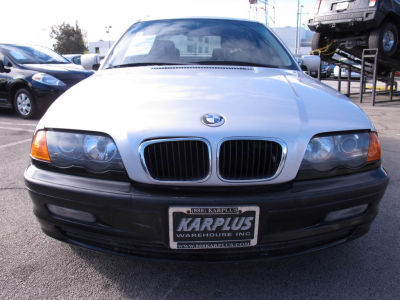 2001 BMW 325  i