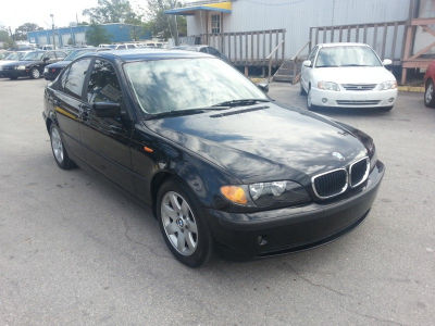 2002 BMW 325  i