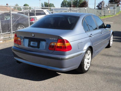2002 BMW 325  i