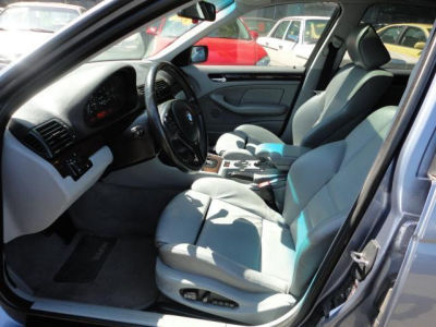 2002 BMW 325  i