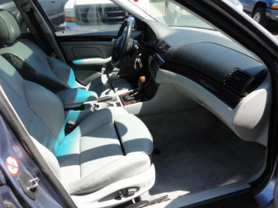 2002 BMW 325  i