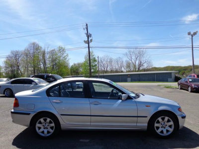 2003 BMW 325  xi
