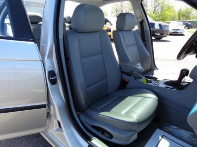 2003 BMW 325  xi