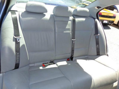 2003 BMW 325  xi