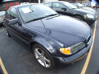 2002 BMW 325  xi