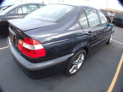 2002 BMW 325  xi