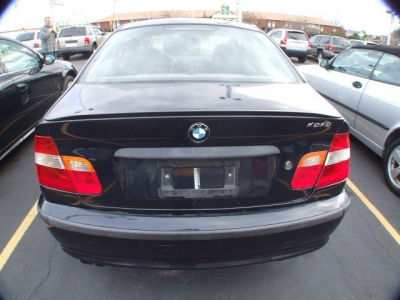 2002 BMW 325  xi