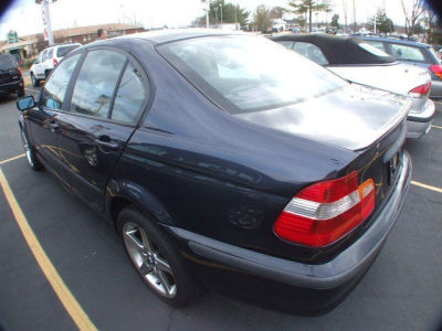 2002 BMW 325  xi