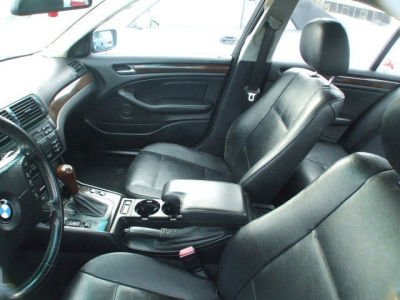 2002 BMW 325  xi