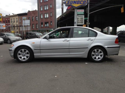 2003 BMW 325  i
