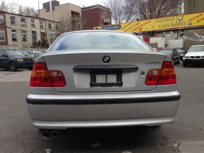 2003 BMW 325  i