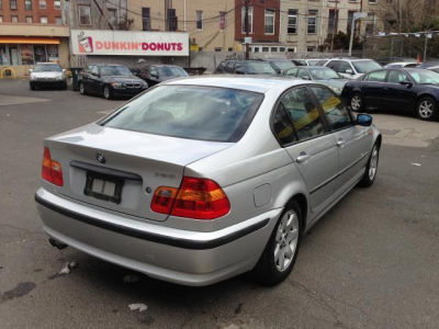 2003 BMW 325  i