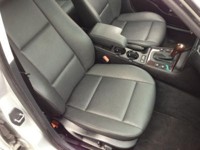 2003 BMW 325  i