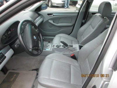 2001 BMW 325  i