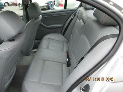 2001 BMW 325  i