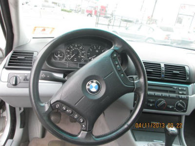 2001 BMW 325  i