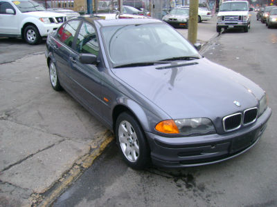 2001 BMW 325  i