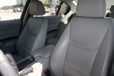 2006 BMW 325  i -
   Cars.com </title>
   <meta name="title" content="2006 BMW 325  i - Cars.com"/>
   <meta name="description" content="Listed on Cars.com